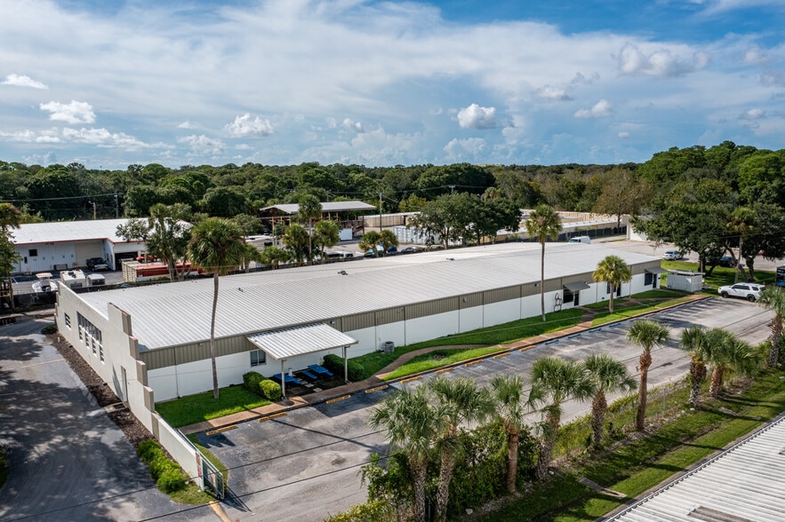 More Photos Of 1621 W University Pky, Sarasota Warehouse For Lease