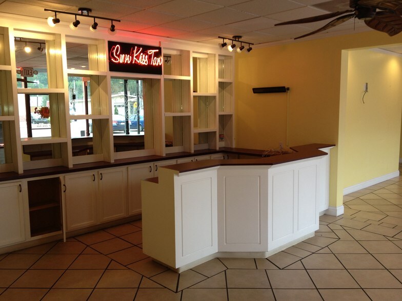 More Photos Of 4216 Maccorkle Ave SE, Charleston Storefront Retail Office For Lease