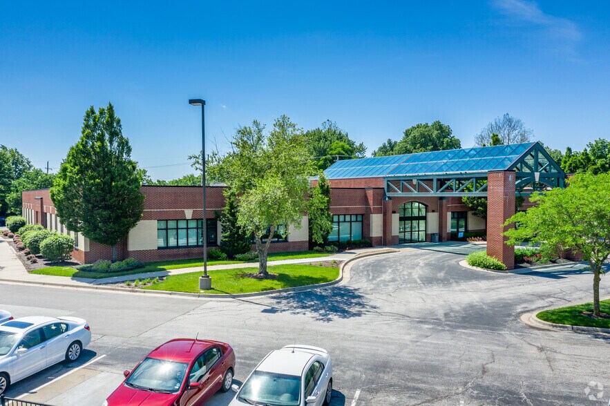 More Photos Of 101 NW Englewood Rd, Gladstone Medical For Sale