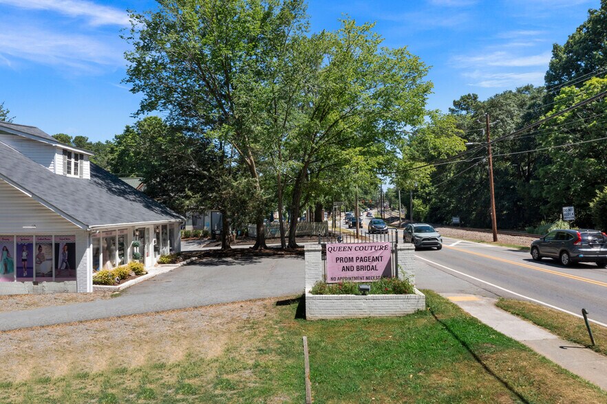 More Photos Of 9010 Main St, Woodstock Freestanding For Sale