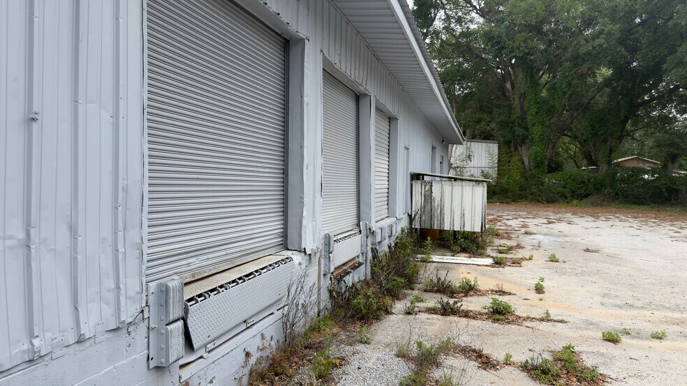 More Photos Of 2800 Delano St, Pensacola Warehouse For Lease