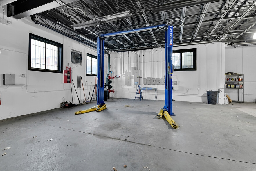 More Photos Of 4560 S Federal Blvd, Englewood Auto Repair For Sale