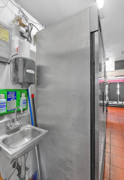 More Photos Of 14901 S Western Ave, Gardena Freestanding For Lease