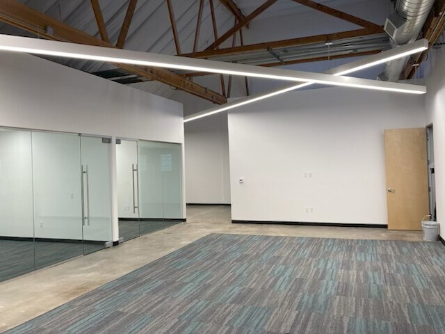 More Photos Of 3235 N San Fernando Rd, Los Angeles Warehouse For Lease