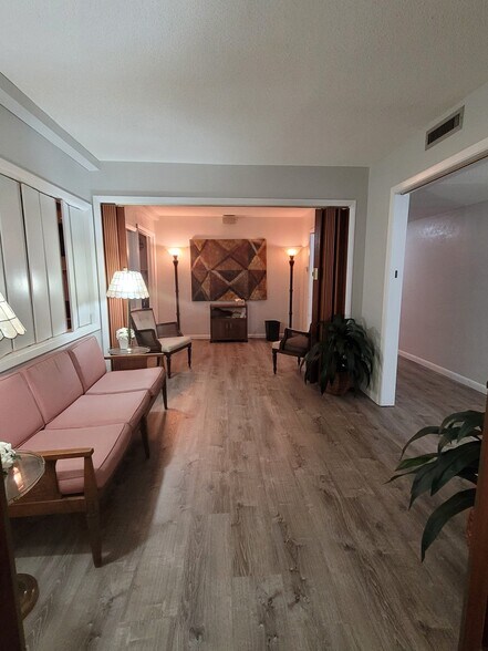 More Photos Of 1108 N Dixie Fwy, New Smyrna Beach Funeral Home For Sale