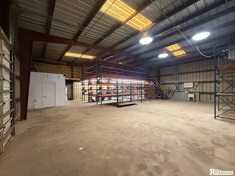 More Photos Of 4310 Sandyway Ln, Lakeland Warehouse For Lease