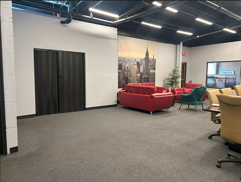 More Photos Of 13747 S Western Ave, Blue Island Warehouse For Sale