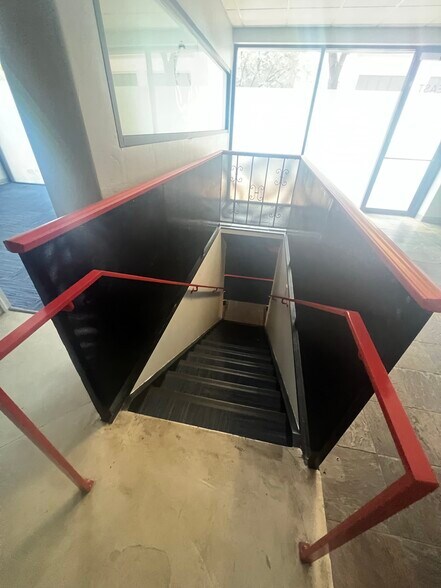 More Photos Of 100 N Stone Ave, Tucson Office Residential For Lease