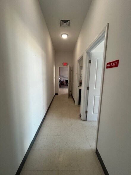 More Photos Of 801-809 W Central Ave, Carlisle Storefront For Lease
