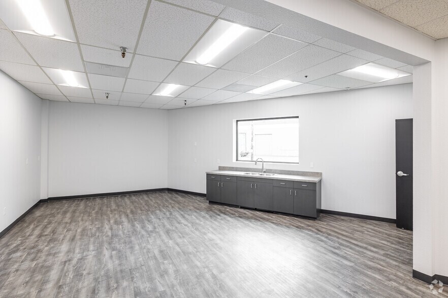 More Photos Of 2331 NE Argyle, Portland Unknown For Lease