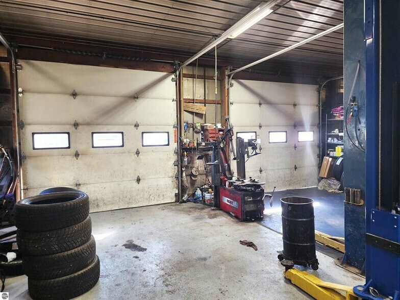 More Photos Of 14388 9 Mile Rd, Kaleva Auto Repair For Sale