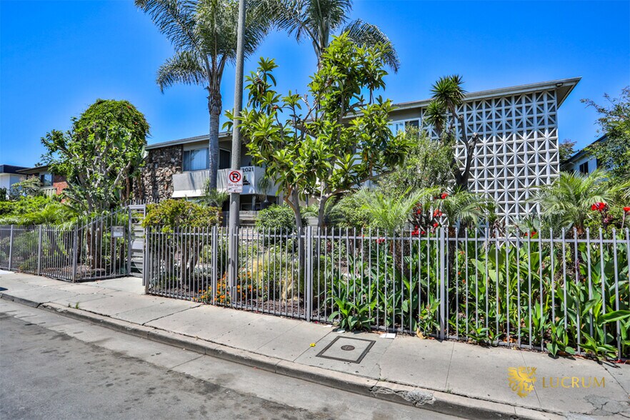 More Photos Of 2015-2021 Chariton St, Los Angeles Apartments For Sale