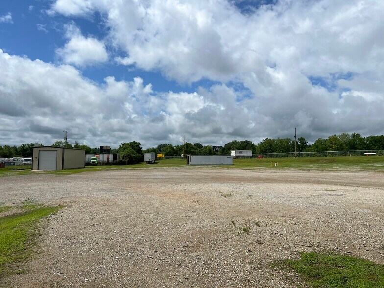 More Photos Of 5671 Pidgeon Roost Rd, Memphis Warehouse For Lease