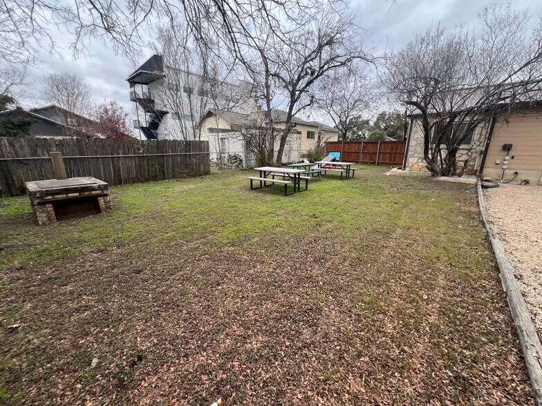 More Photos Of 405 W Main St, Round Rock Daycare Center For Sale
