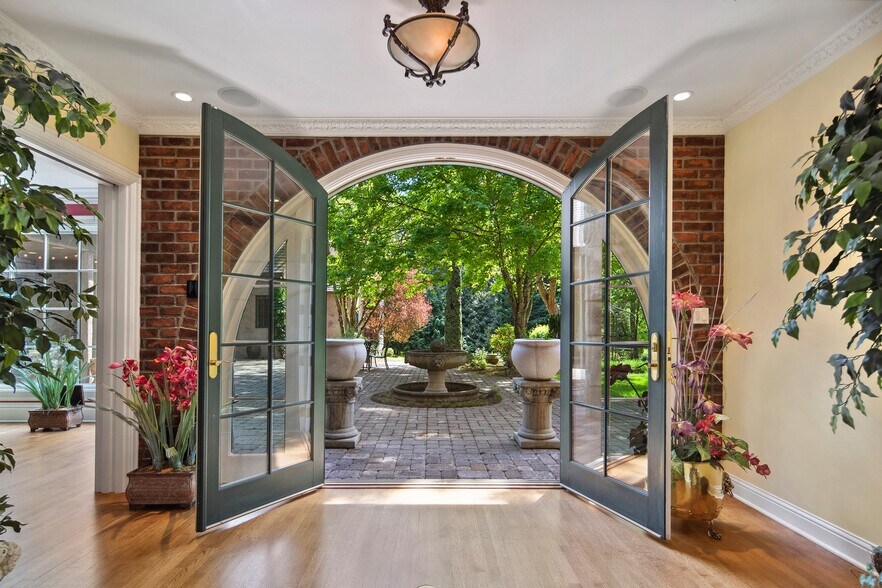 More Photos Of 1500 SE Waverly Dr, Portland Office Residential For Sale