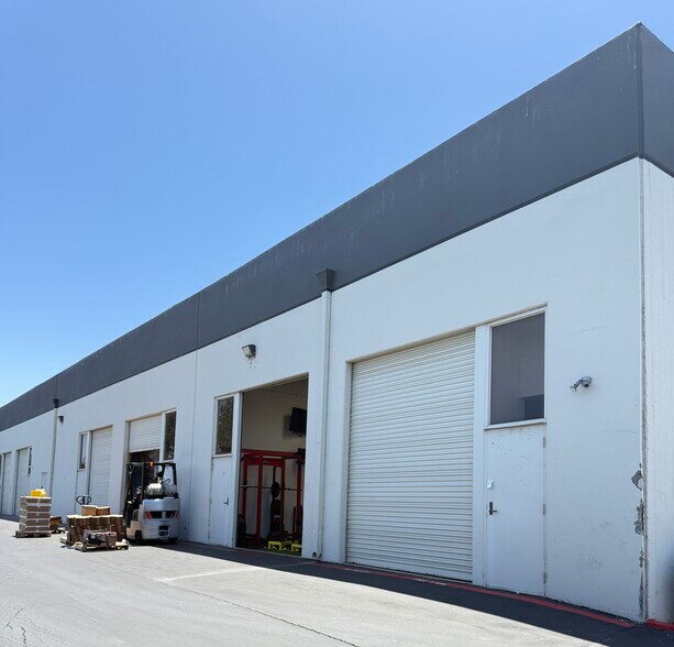 More Photos Of 5731 Palmer Way, Carlsbad Research And Development For Lease