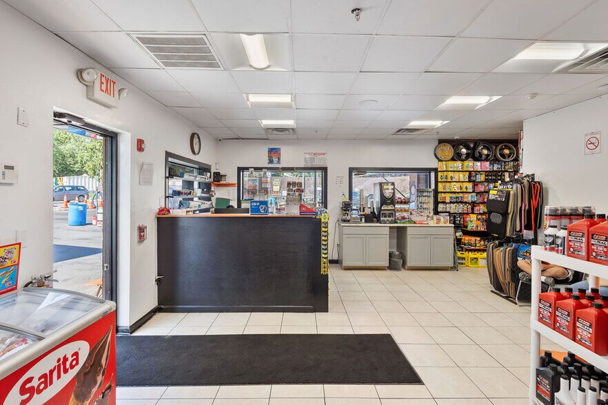 More Photos Of 146 N Main St, Spring Valley Service Station For Sale