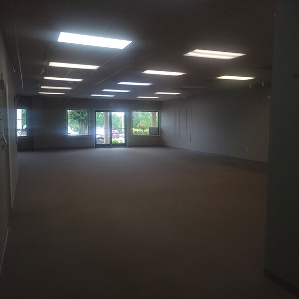 More Photos Of 400 Scruggs Rd, Moneta Office For Lease