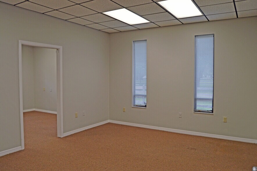 More Photos Of 4416 S US 301, Bushnell Medical For Sale