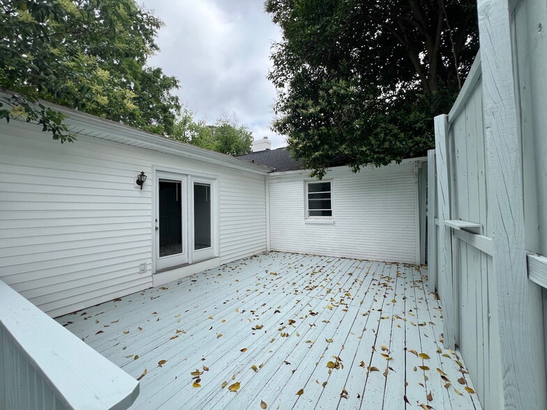 More Photos Of 3900 Miriam Dr, Charlotte Unknown For Lease