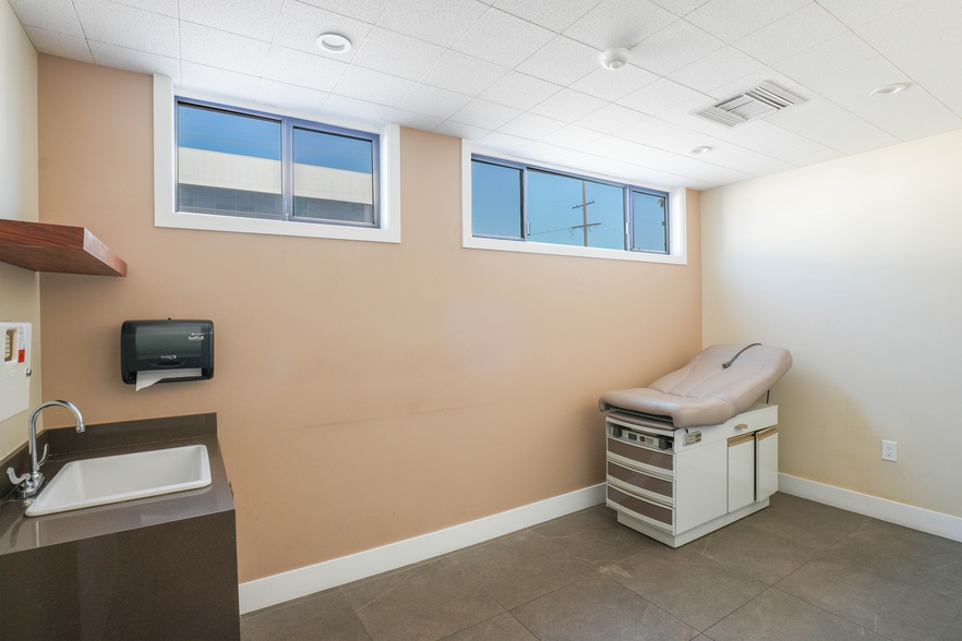 More Photos Of 3490 Linden Ave, Long Beach Medical For Sale