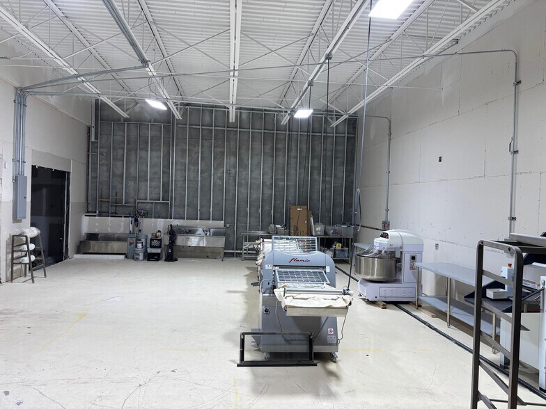 More Photos Of 4671-4685 E 11th Ave, Hialeah Warehouse For Lease