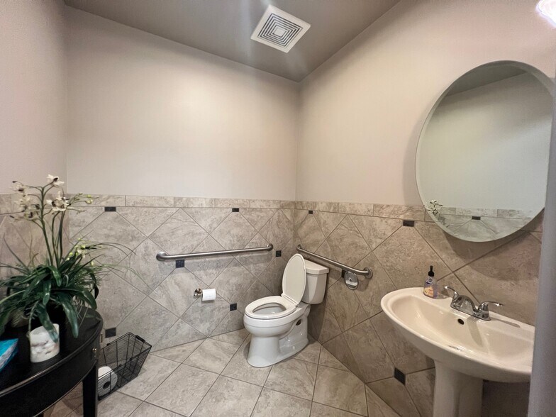 More Photos Of 18275 N 59th Ave, Glendale Medical For Sale