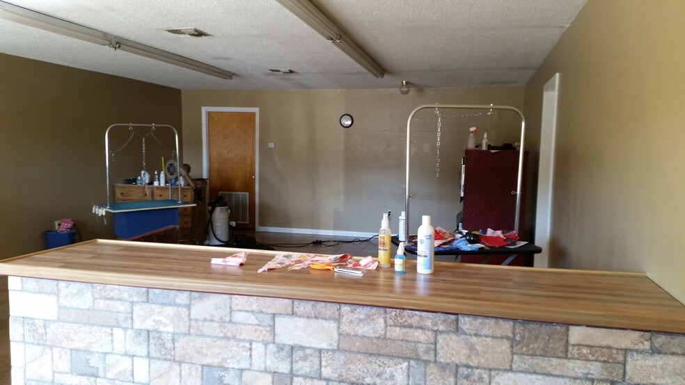 More Photos Of 3221 E Thomas St, Inverness Storefront For Sale