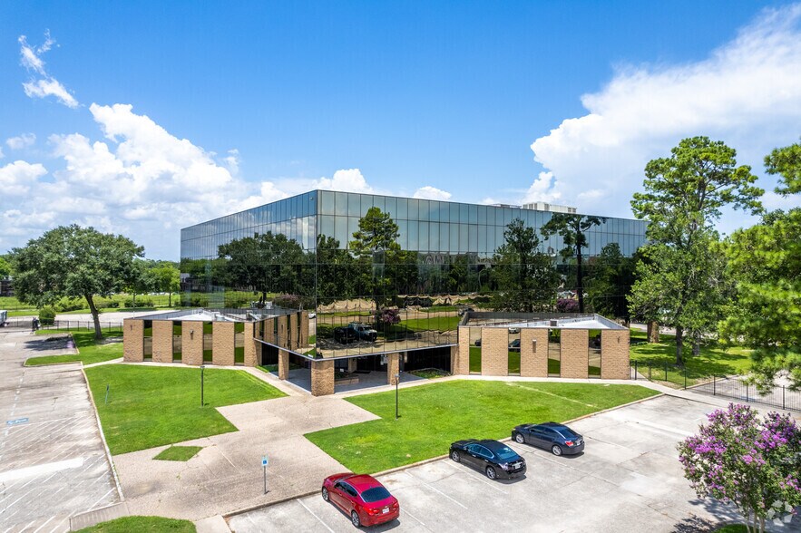 More Photos Of 16800 Imperial Valley Dr, Houston Office For Sale