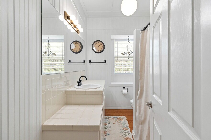 More Photos Of 2 FM 289, Comfort Specialty For Sale