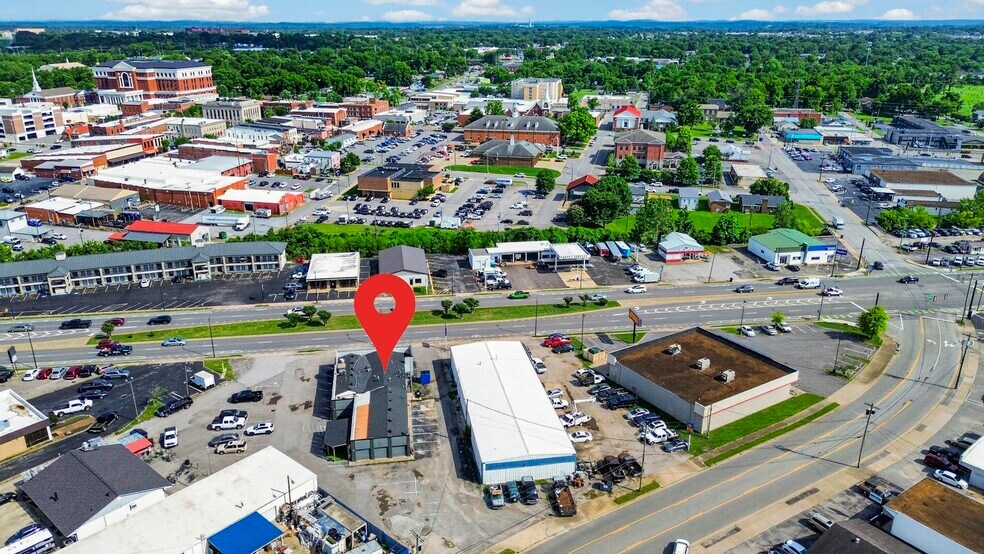 More Photos Of 134 W Broadway, Gallatin Restaurant For Sale
