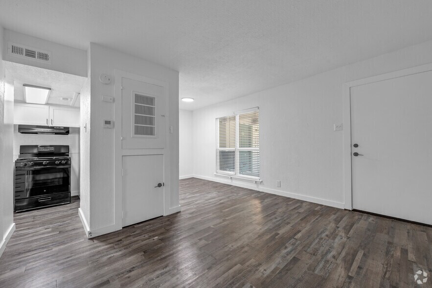 More Photos Of 3706 W 8th St, Dallas Apartments For Sale