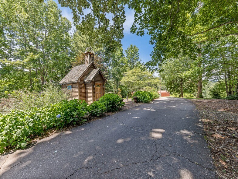 More Photos Of 703 Crestview Dr, Leicester Land For Sale