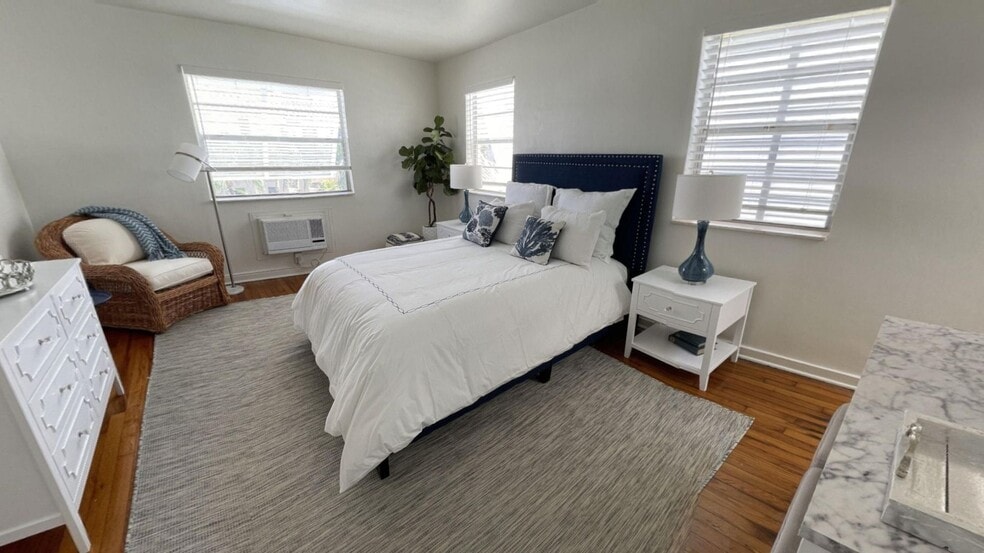 More Photos Of 172 N County Rd, Palm Beach Apartments For Sale