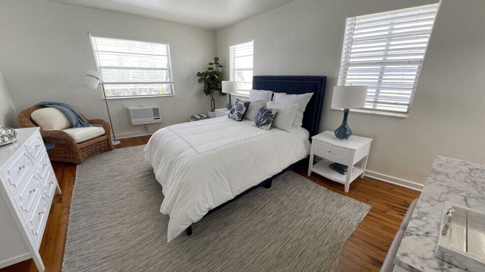 More Photos Of 172 N County Rd, Palm Beach Apartments For Sale