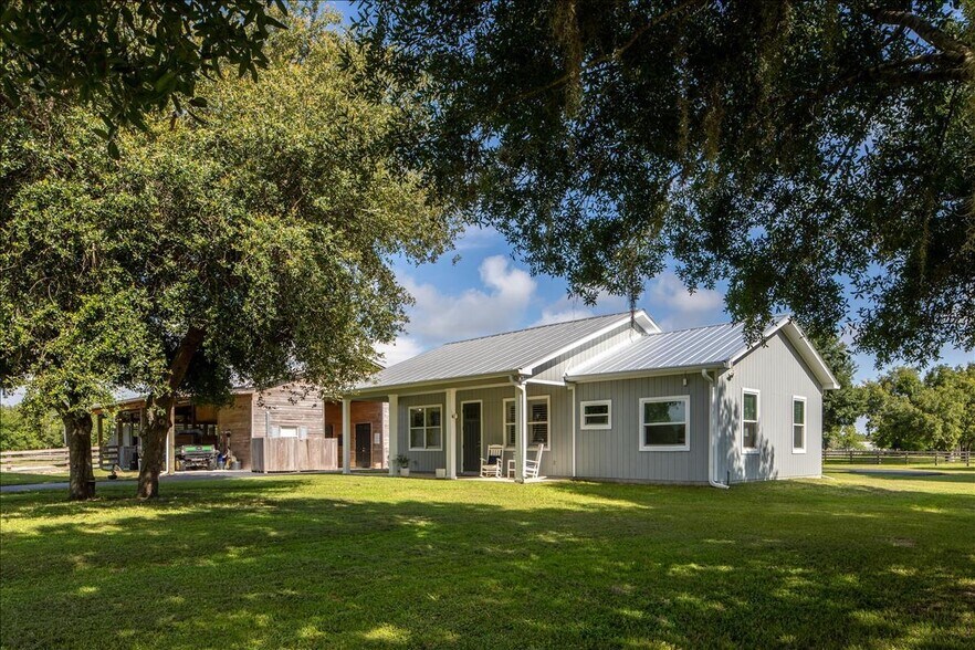 More Photos Of 10910 Ruden Rd, North Fort Myers Specialty For Sale