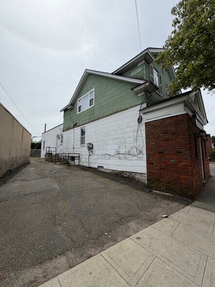 More Photos Of 85 Hillside Ave, Williston Park Flex For Sale