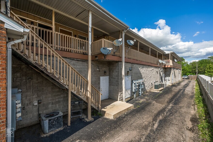 More Photos Of 1187 N Farnsworth Ave, Aurora Storefront Retail Residential For Lease