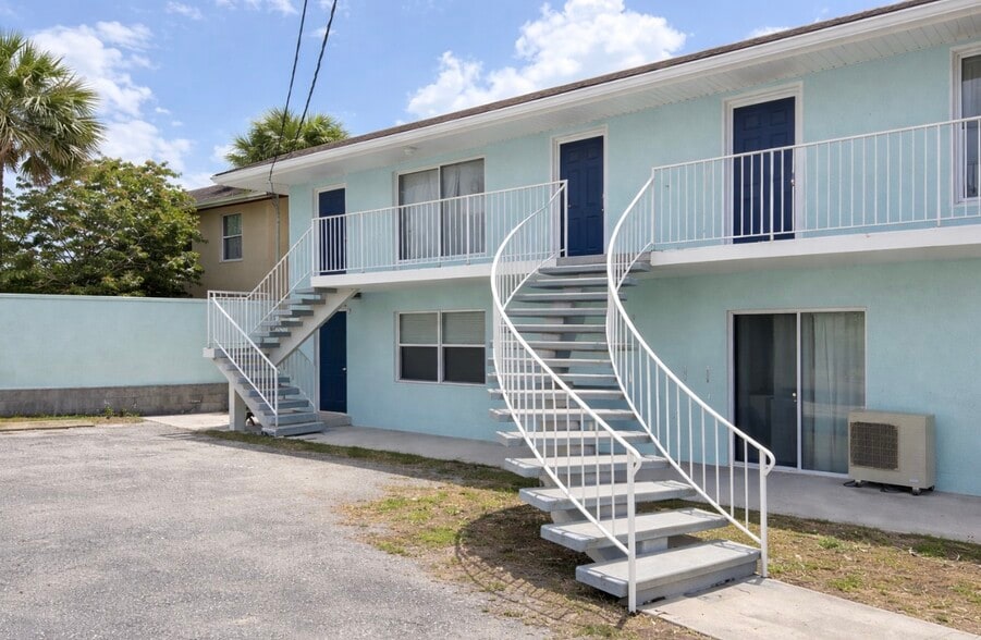 More Photos Of University Boluvard, Daytona Beach Apartments For Sale