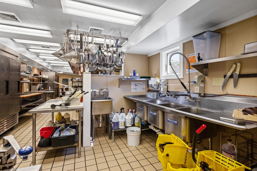 More Photos Of 5626 W Lincoln Hwy, Parkesburg Restaurant For Sale