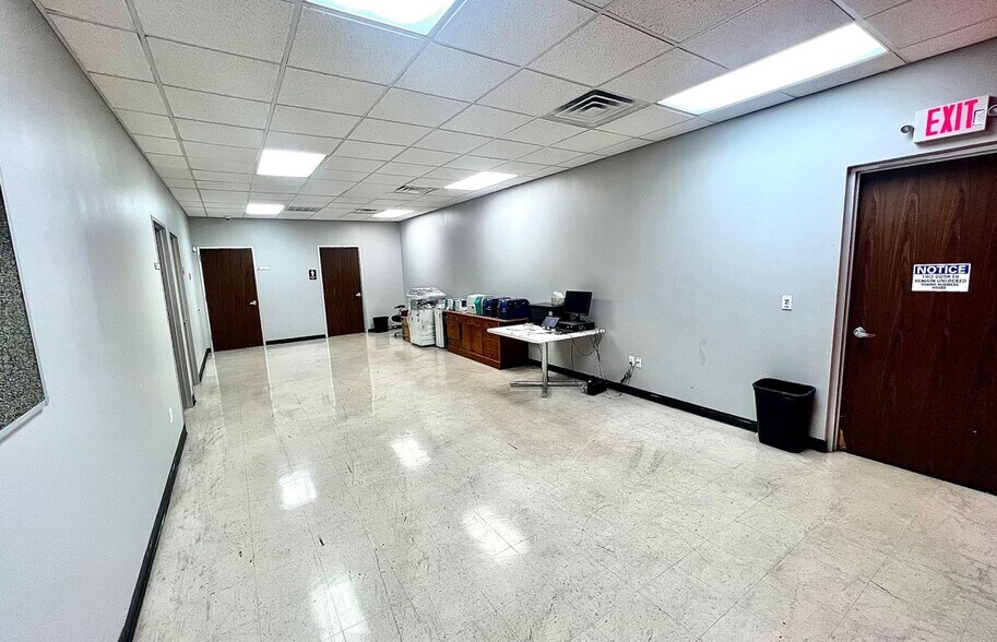 More Photos Of 5101-5111 Milwee St, Houston Warehouse For Lease