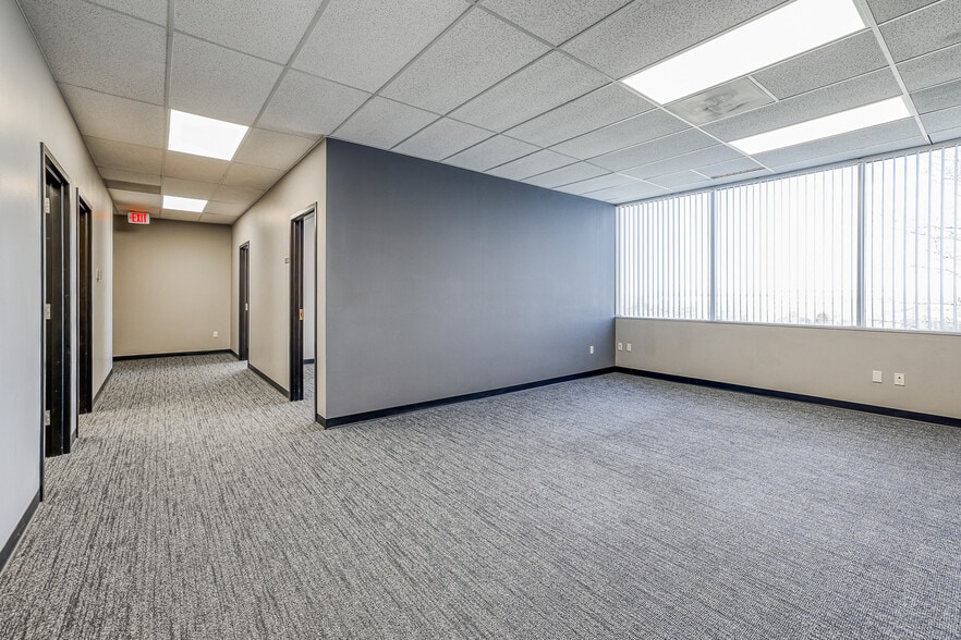 More Photos Of 10502 NW Ambassador Dr, Kansas City Office For Lease