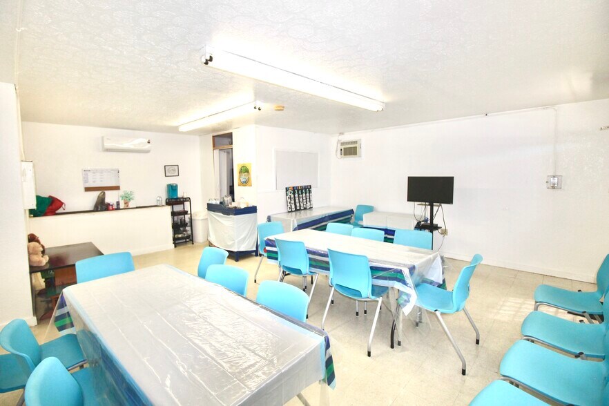 More Photos Of 610 Dundee Rd, Dundee Storefront Retail Residential For Lease