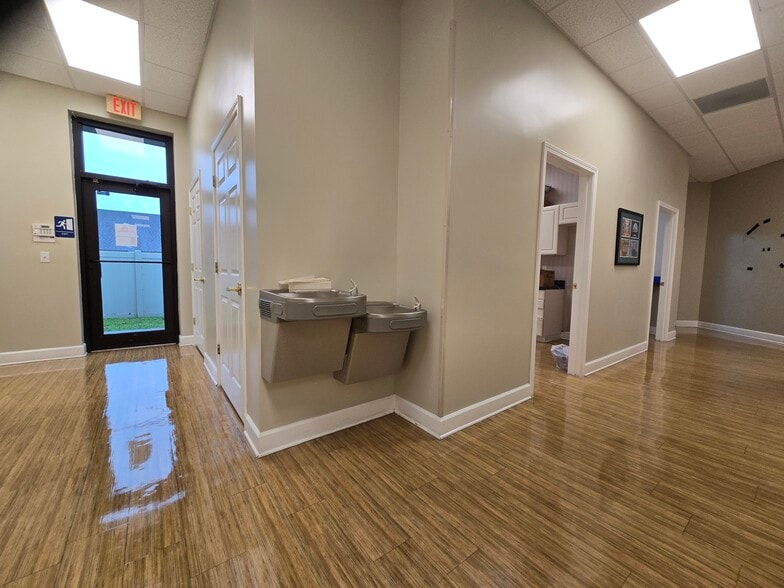 More Photos Of 4500 Hodges Blvd, Jacksonville Office For Lease