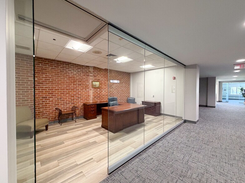More Photos Of 123 Day Hill Rd, Windsor Manufacturing For Lease