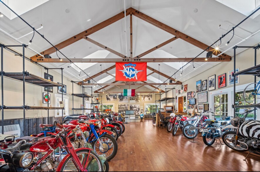 More Photos Of 4 E Carmel Valley Rd, Carmel Valley Freestanding For Lease