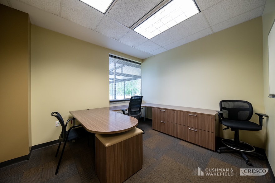 More Photos Of 300 Executive Pky W, Hudson Office For Lease