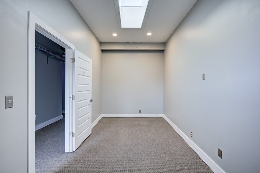 More Photos Of 628 E Parent Ave, Royal Oak Office Residential For Lease