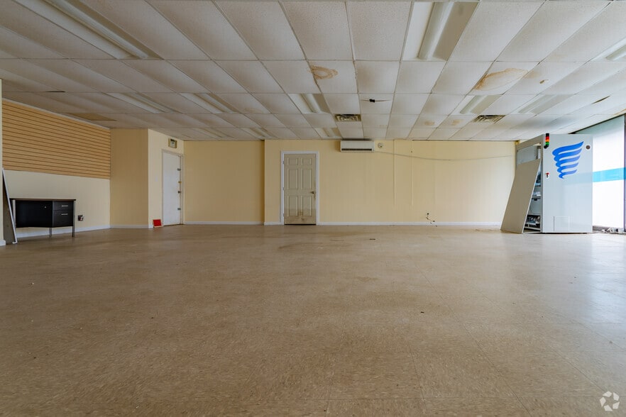 More Photos Of 1267 Forest Ave, Staten Island Storefront Retail Office For Lease