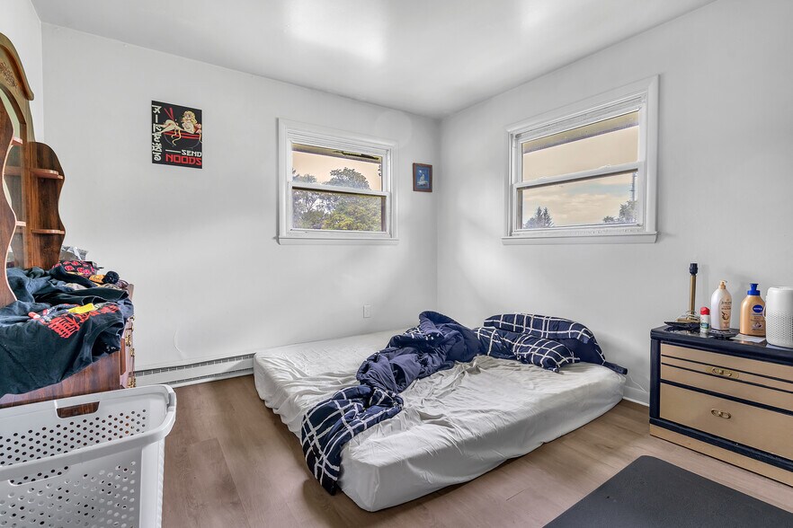 More Photos Of 100 E Market St, Piper City Apartments For Sale